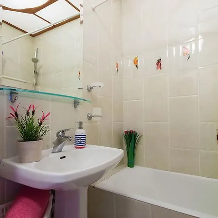 Apartament Апартаменты В Центре,Метро Октябрьская *